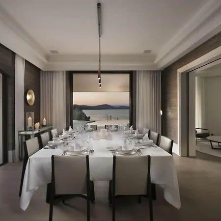 Water's Edge Lodge *