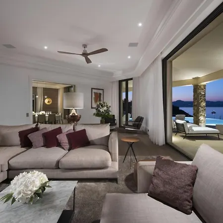 Water's Edge Lodge *